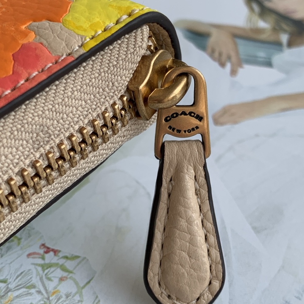 ❤️ Coach Accordion Zip Wallet  Chalk multi Floral Print Brass Pebble Leather❤️ - Picture 7 of 8